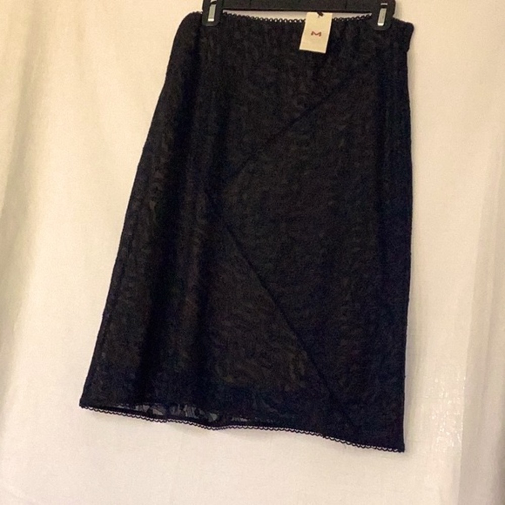 M Studio NWT size M navy blue skirt.  Lined with a delicate sheer lace fabric